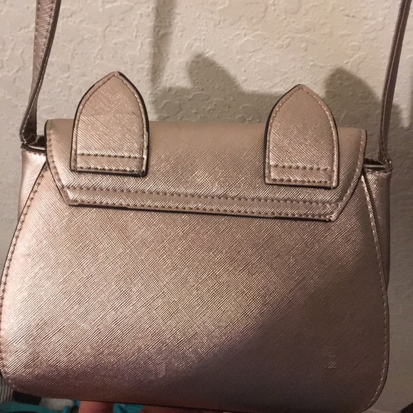 A purse - Picture 2 of 5